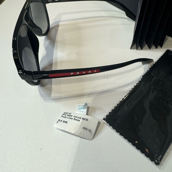 PRADA: LINEA ROSSA PILOT SUNGLASSES - Picture 4 of 8